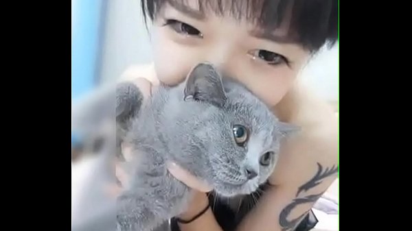 Idol Hàn Quốc Xinh Đẹp Tự Hào Khoe Bạn Trai ‘Quái Vật Đụ’ Cuồng Nhiệt