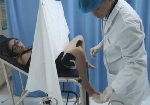 Cô Gái Trẻ Đi Khám Phụ Khoa Gặp Bác Sĩ Biến Thái Đụ Lồn